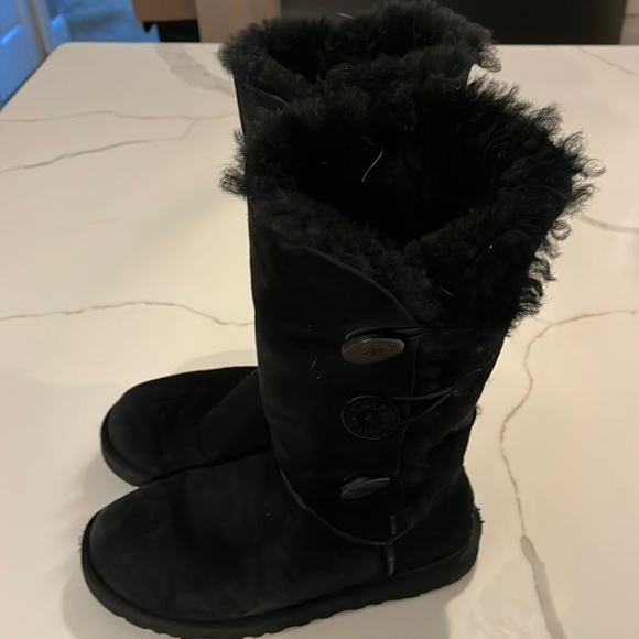 On Hold! UGG Bailey Button Fleece lined suede boots - Picture 3 of 9